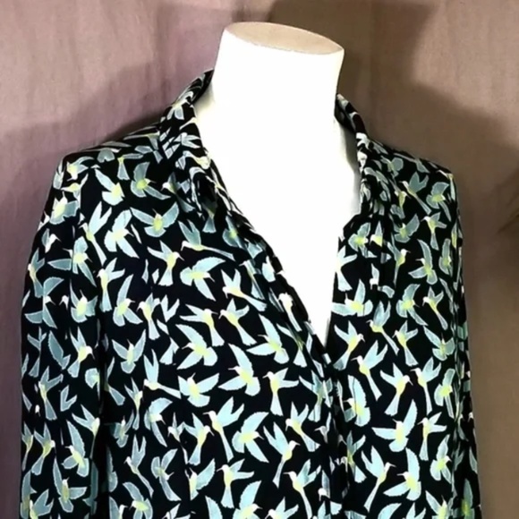 Two by Vince Camuto Button Down Bird Print top - Picture 7 of 7